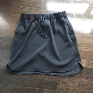 Lululemon black skirt barely worn.